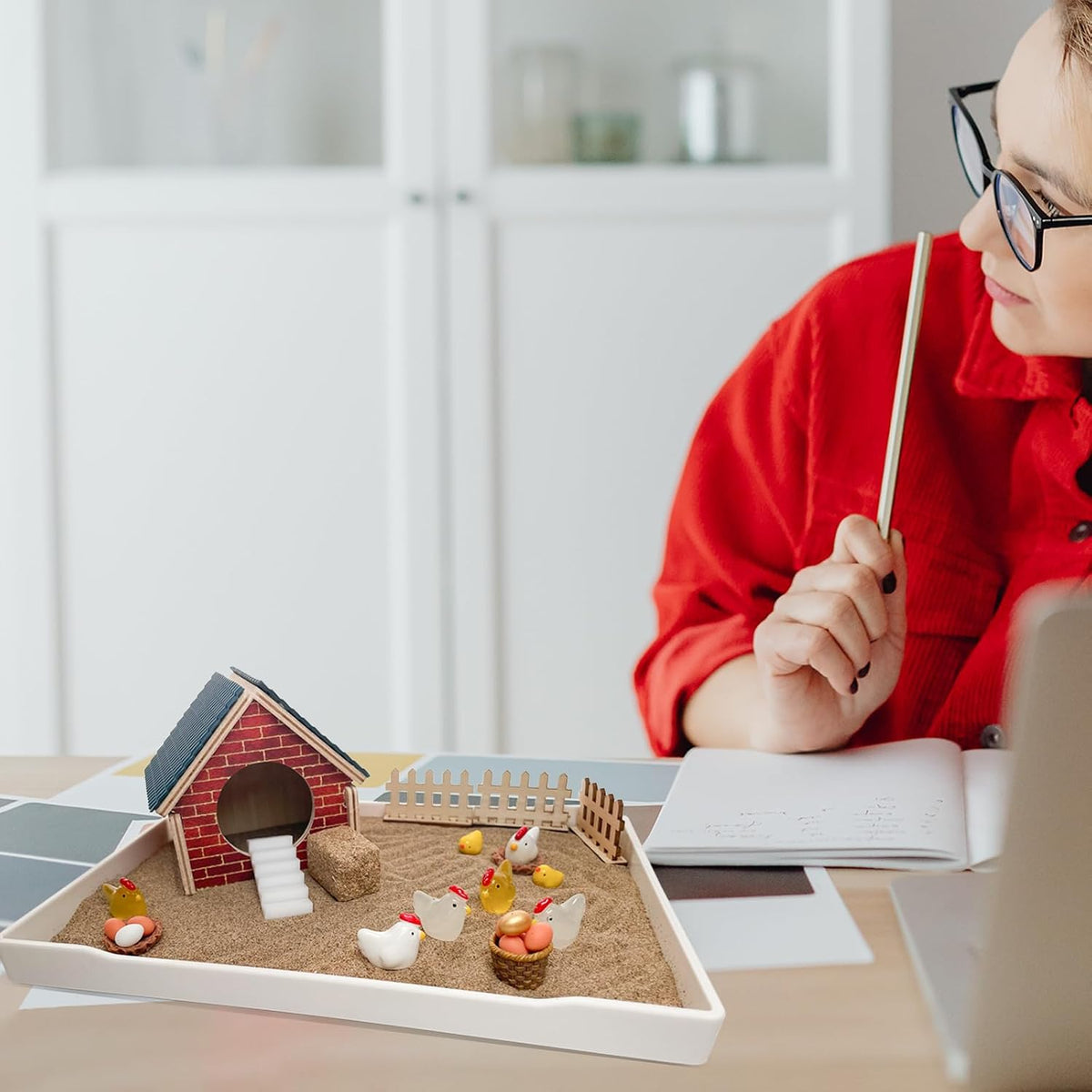 Threeheng Chicken Zen Garden for Desk with Sand Tray and Mini Coop