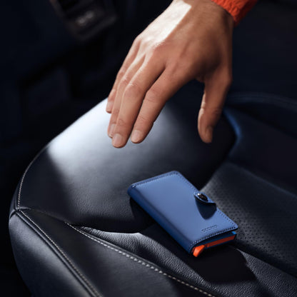 Chipolo CARD – Rechargeable Wallet Tracker Card, Bluetooth Tracker
