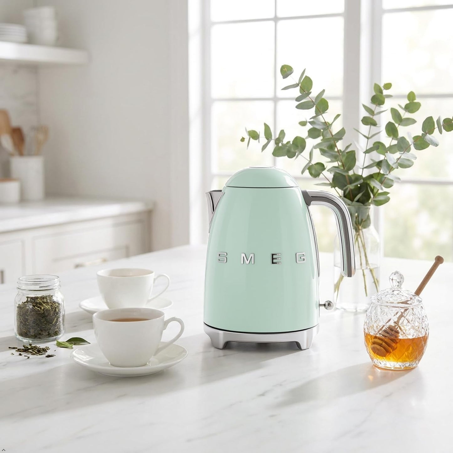 SMEG KLF03 Electric Kettle 1.7L (7 Cup), Retro Hot Water Boiler for Tea & Coffee, Fast Boiling, Auto Shut-Off, Soft Open Lid, 360° Swivel Base Countertop Kettle – Matte Champagne