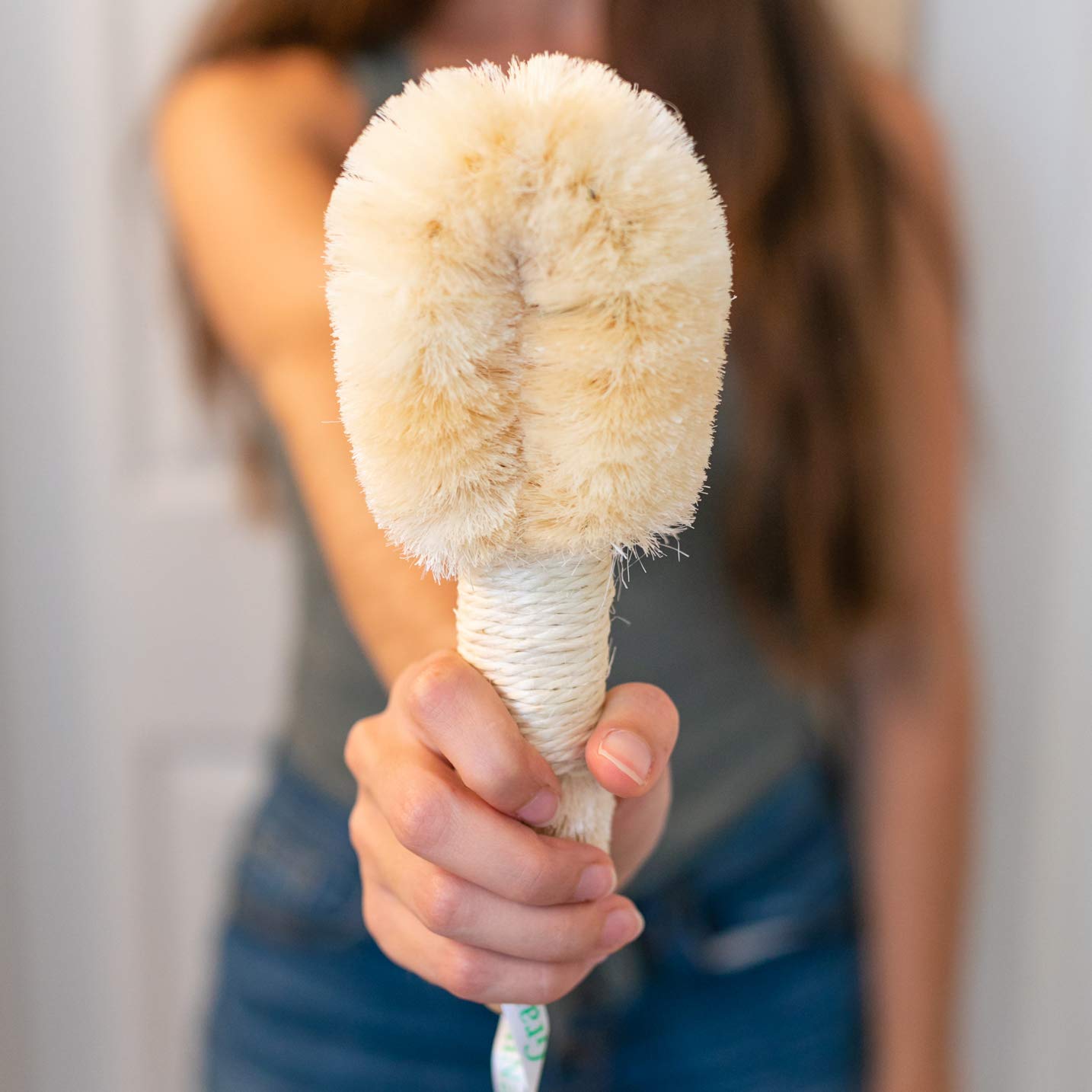 GranNaturals Bath & Shower Dry Skin and Body Sisal Brush | Naturals Fibers to Improve Blood Circulation, Exfoliate Skin, and Reduce Cellulite