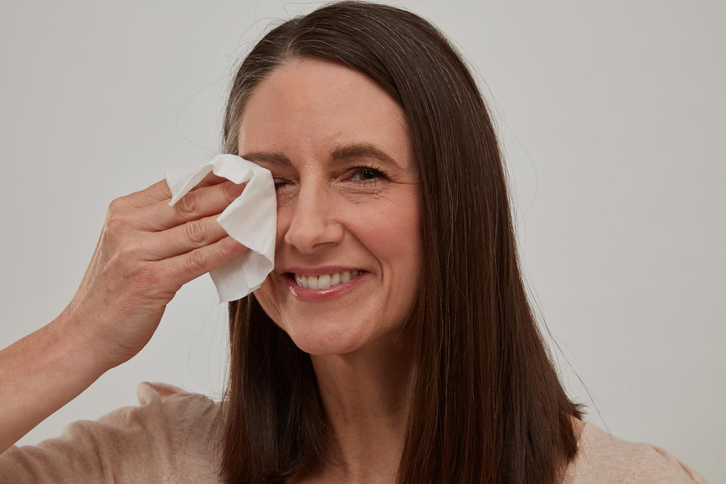 The Eye Doctor Featuring Sterileyes - Antibacterial Hot Eye Compress for Dry Eye, Blepharitis and MGD with a Removable Cover. Cold Compress, Includes 6 Eyelid Wipes