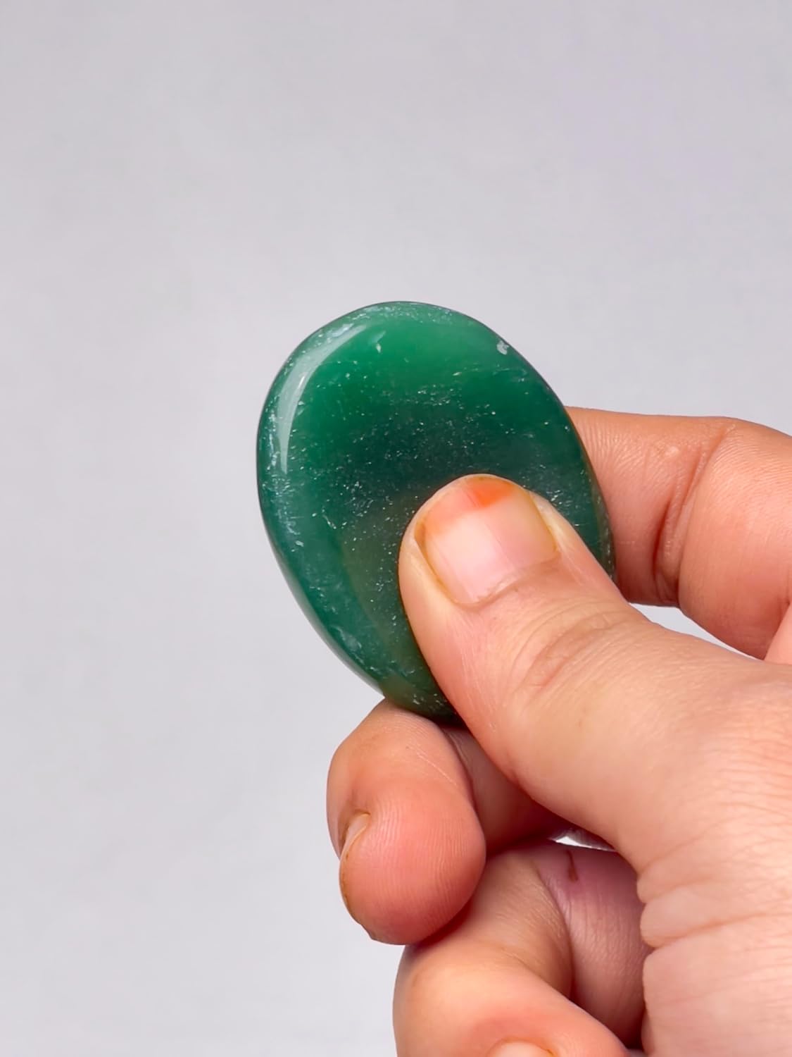 Natural Polished Thumb Palm Crystal for Meditation, Labradorite Worry Stone for Stress Relief, Anxiety Support & Pocket Reiki Healing