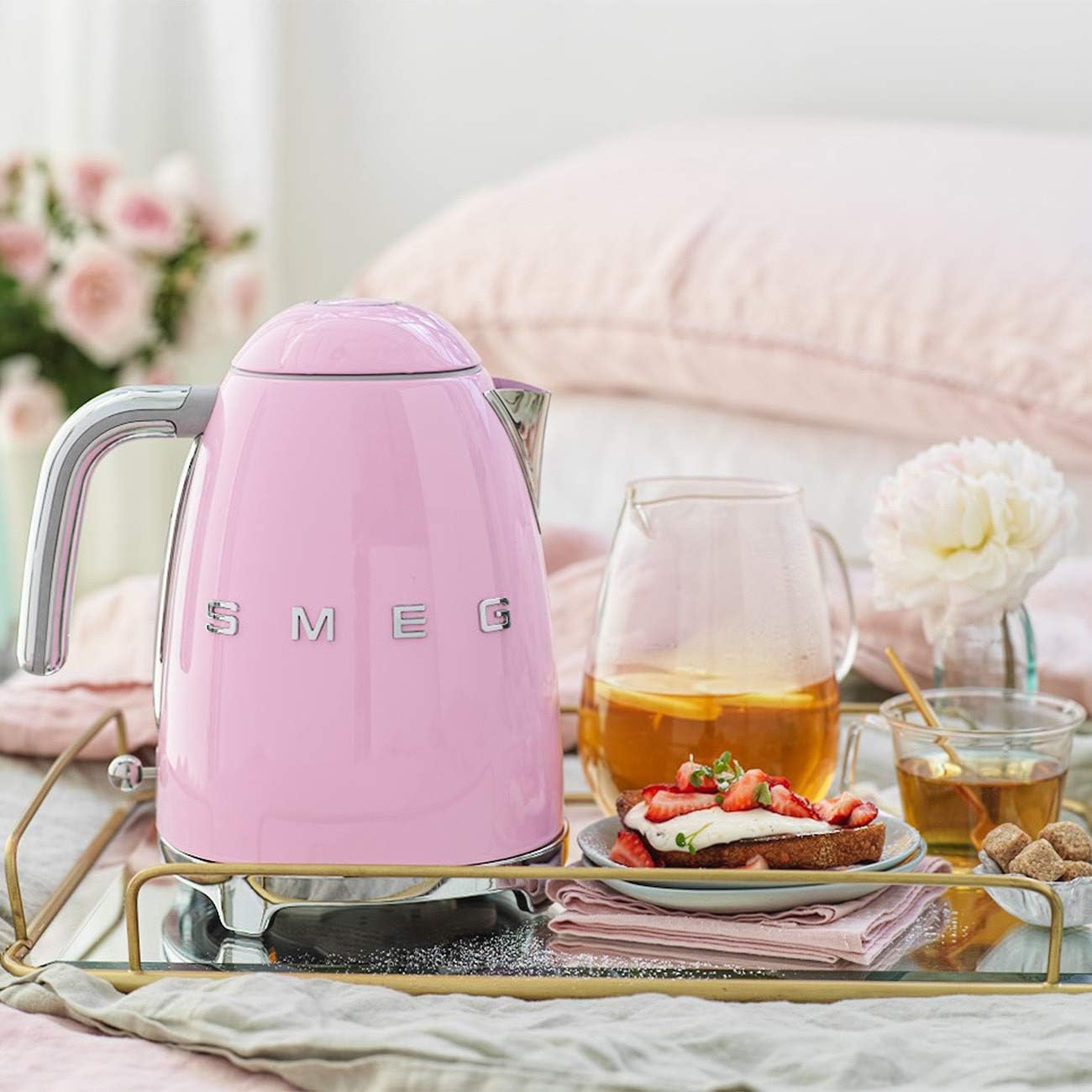 SMEG KLF03 Electric Kettle 1.7L (7 Cup), Retro Hot Water Boiler for Tea & Coffee, Fast Boiling, Auto Shut-Off, Soft Open Lid, 360° Swivel Base Countertop Kettle – Matte Champagne