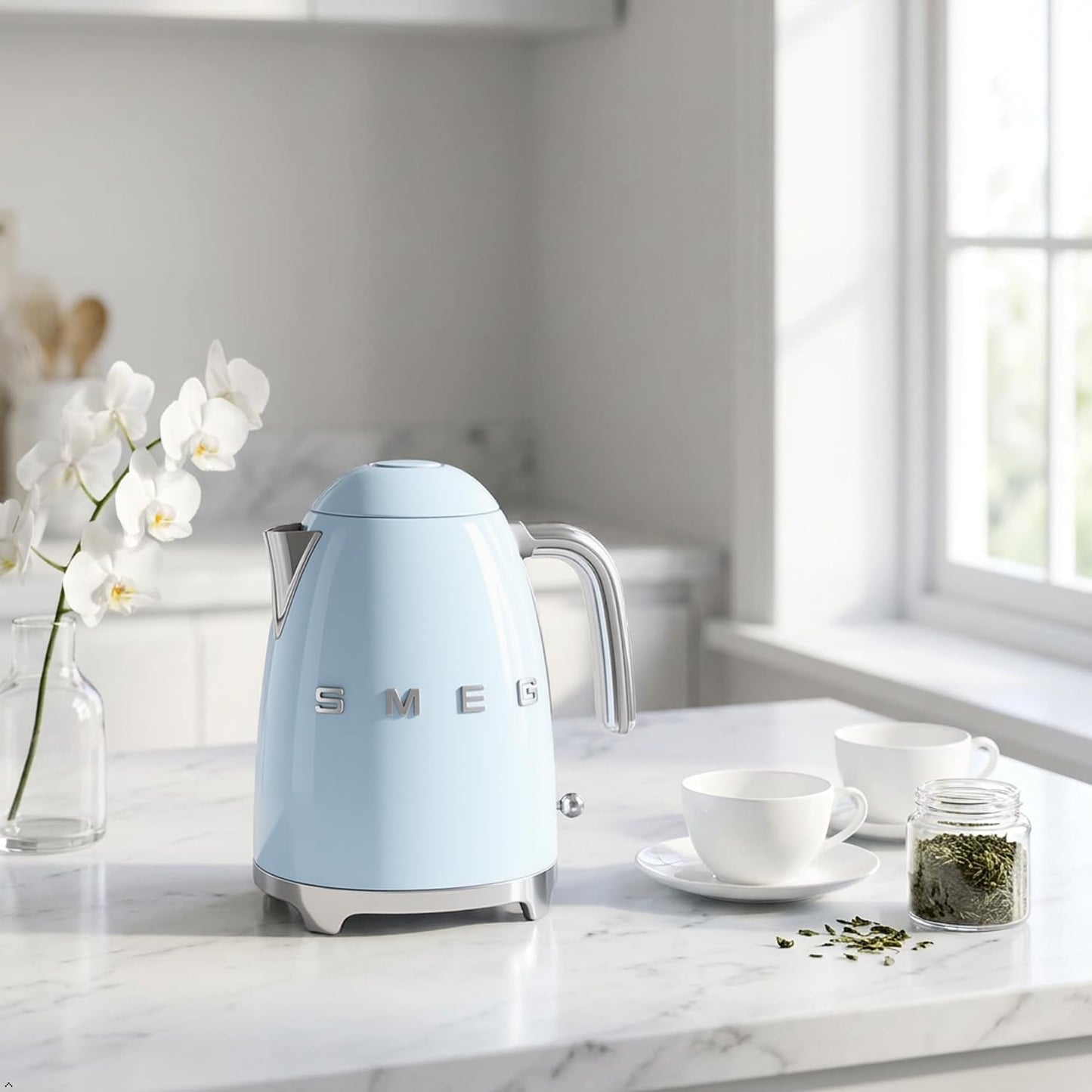 SMEG KLF03 Electric Kettle 1.7L (7 Cup), Retro Hot Water Boiler for Tea & Coffee, Fast Boiling, Auto Shut-Off, Soft Open Lid, 360° Swivel Base Countertop Kettle – Matte Champagne
