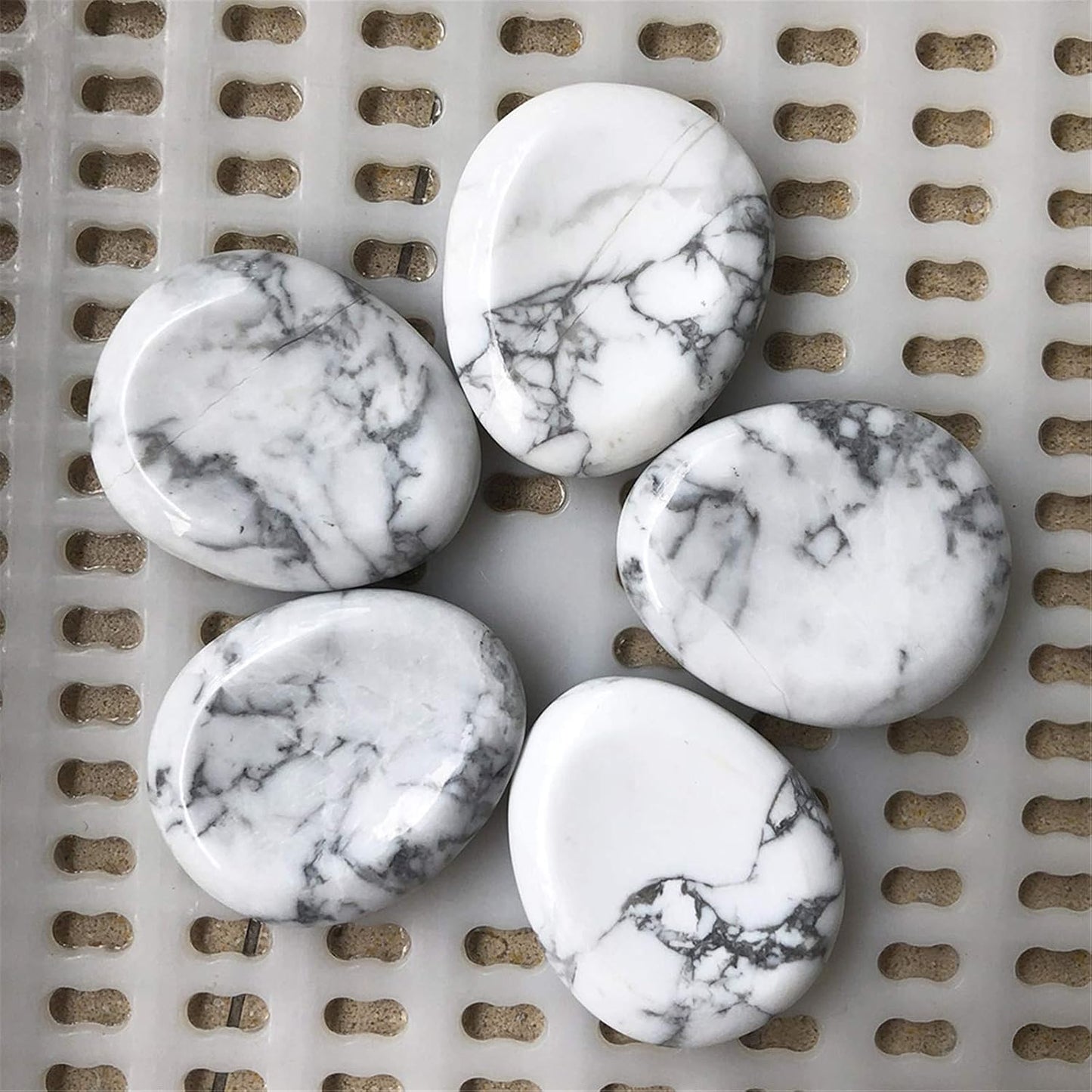Fekuar Natural Moonstone Crystal Thumb Worry Stone, Hand Carved Healing Crystal Teardrop Pocket Worry Stones for Anxiety Stress Relief Meditation