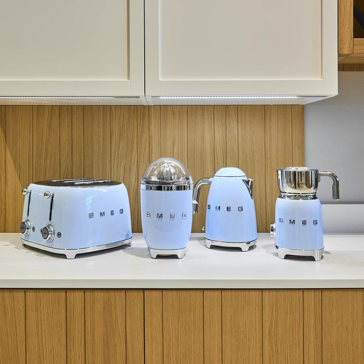 SMEG KLF03 Electric Kettle 1.7L (7 Cup), Retro Hot Water Boiler for Tea & Coffee, Fast Boiling, Auto Shut-Off, Soft Open Lid, 360° Swivel Base Countertop Kettle – Matte Champagne