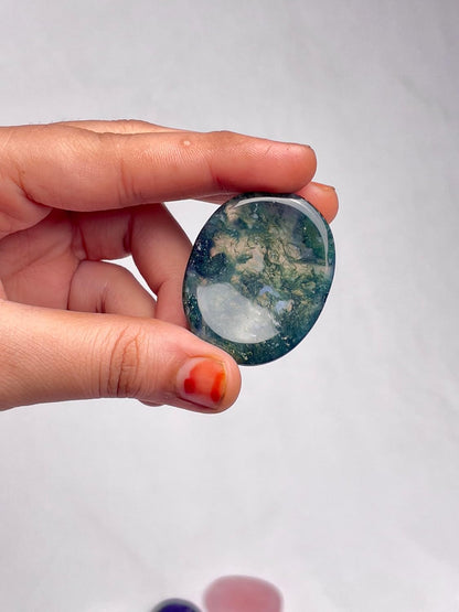 Natural Polished Thumb Palm Crystal for Meditation, Labradorite Worry Stone for Stress Relief, Anxiety Support & Pocket Reiki Healing