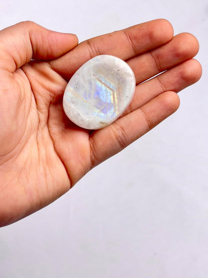 Natural Polished Thumb Palm Crystal for Meditation, Labradorite Worry Stone for Stress Relief, Anxiety Support & Pocket Reiki Healing