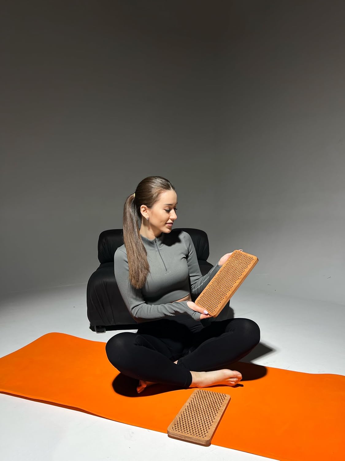 Sadhu board, Wooden Yoga Board for Acupressure and Meditation with Nails for Deep Tissue Massage, Acupuncture Massage, Nails Distance 0.39 In (10 mm)