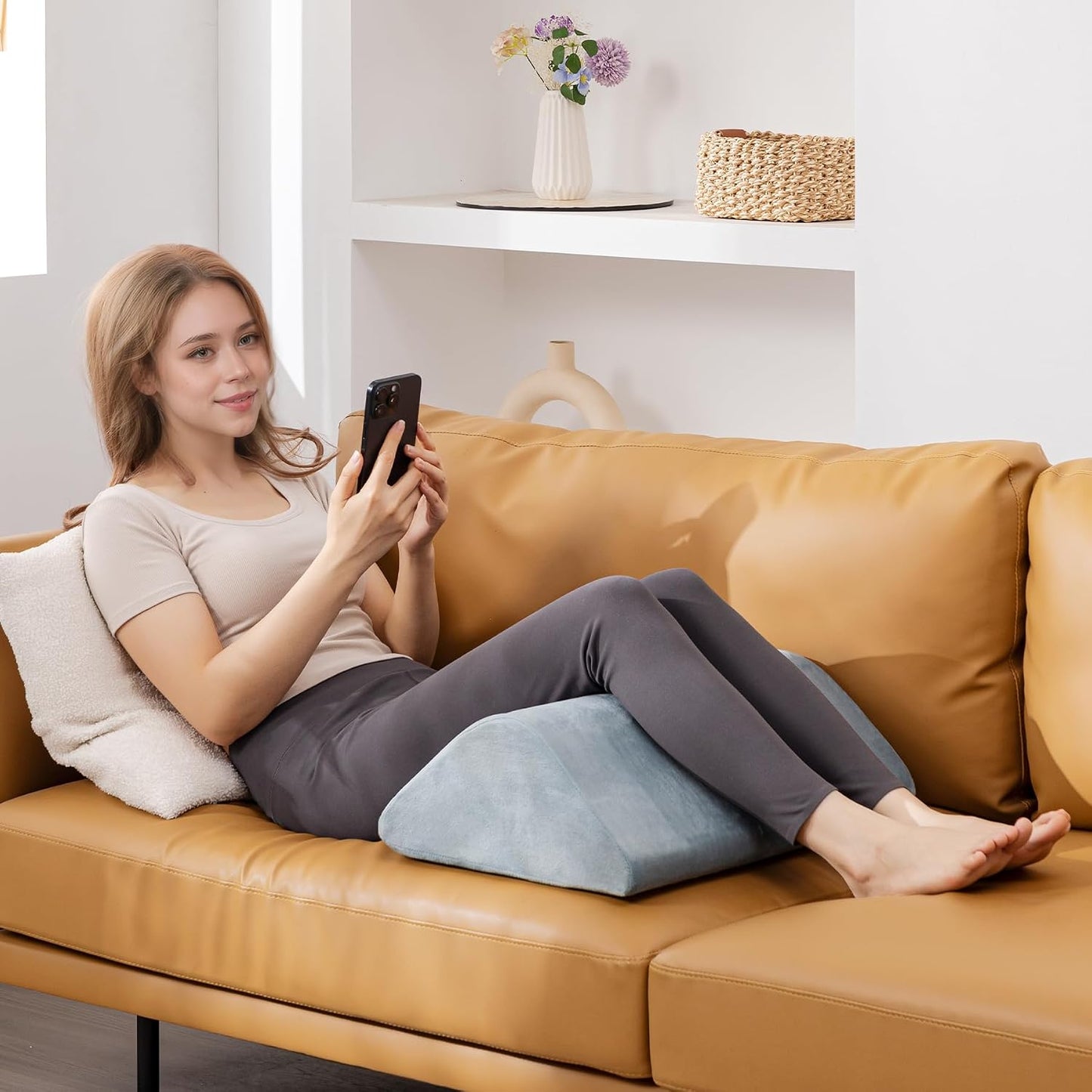 Knee Wedge Pillow for Post-Surgery Recovery-Leg Elevation Support for Sleep Position, Alleviating Lower Back & Hip Pain Enhancing Circulation in Ankles Legs Triangle Pillow with Removable Cover