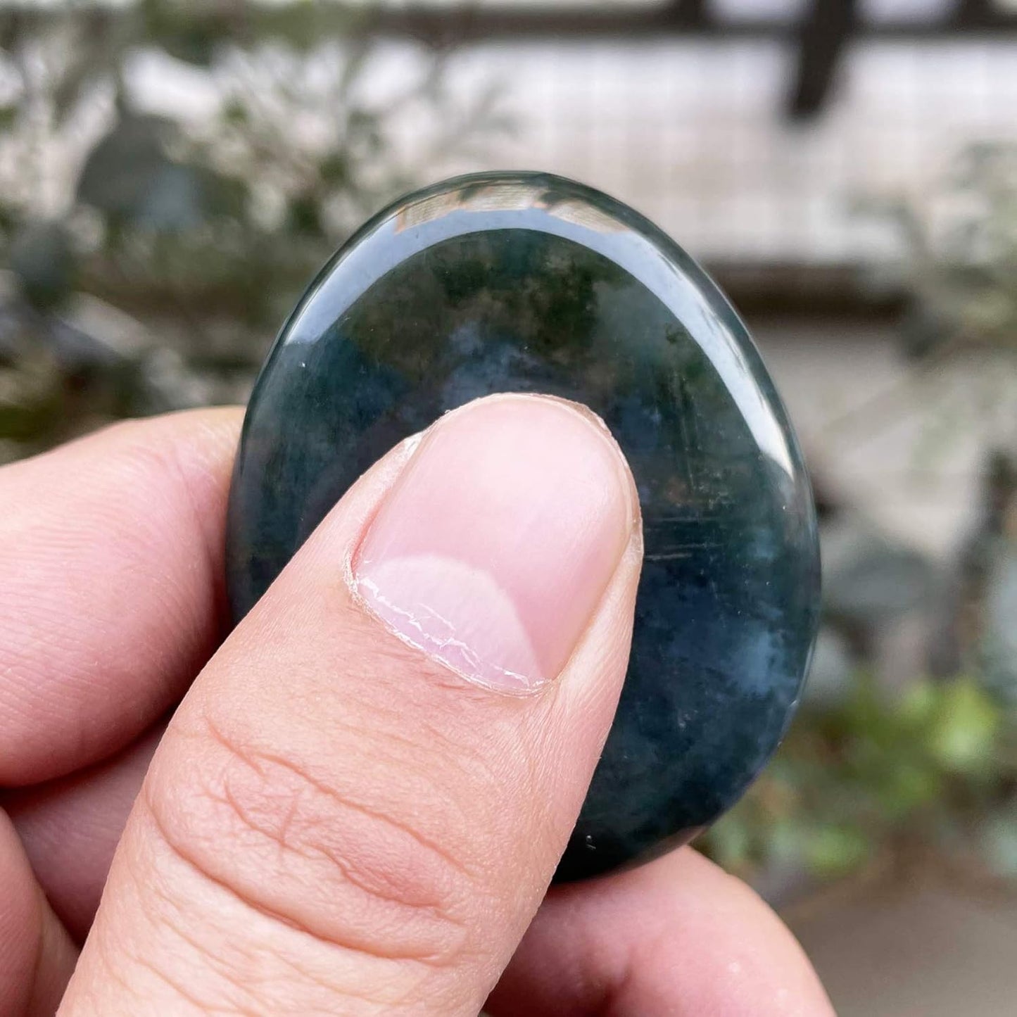 Fekuar Natural Moonstone Crystal Thumb Worry Stone, Hand Carved Healing Crystal Teardrop Pocket Worry Stones for Anxiety Stress Relief Meditation