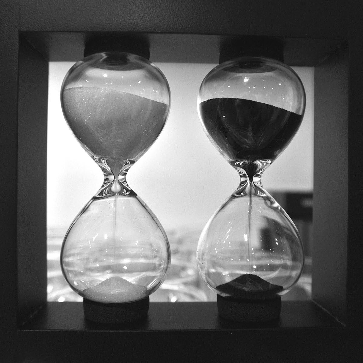 Hourglass, HoveBeaty Hand-Blown Sand Timer Set for Time Management 15 Minutes Durable Glass Construction (15 Min, Black)