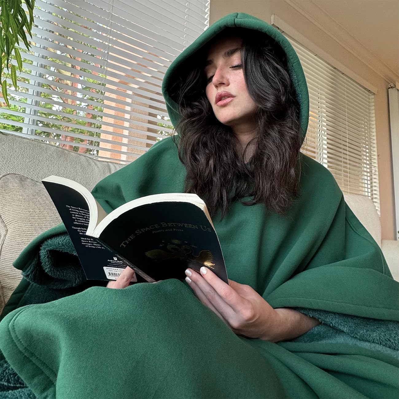FREE THE SHEEP Eden Hoodie – Oversized Weighted Hoodie Cloak with Ultra-Soft Faux Fur Liner