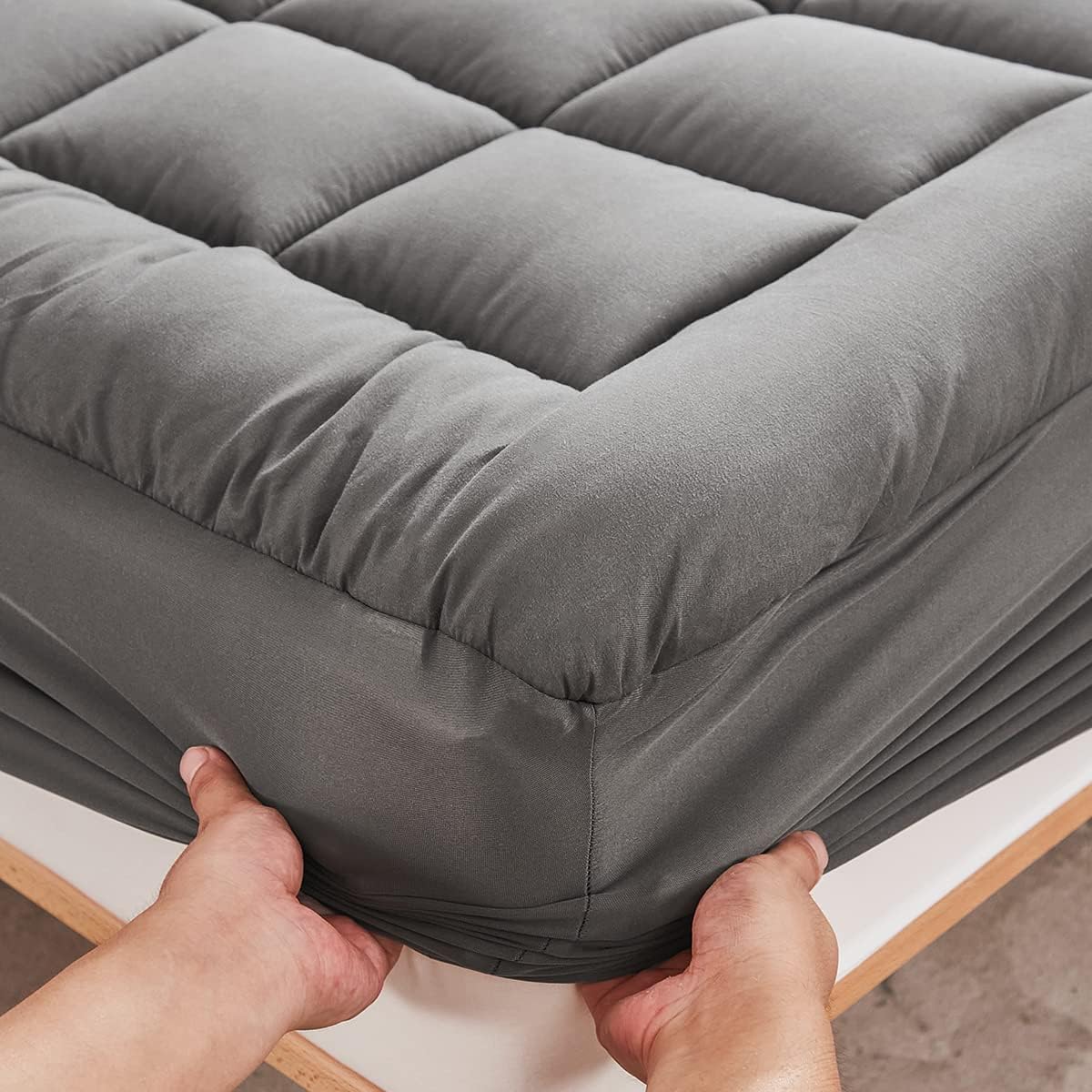 Queen Mattress Pad Cover Cooling Mattress Topper Pillow Top with Down Alternative Fill (8-21” Fitted Deep Pocket Queen Size) White
