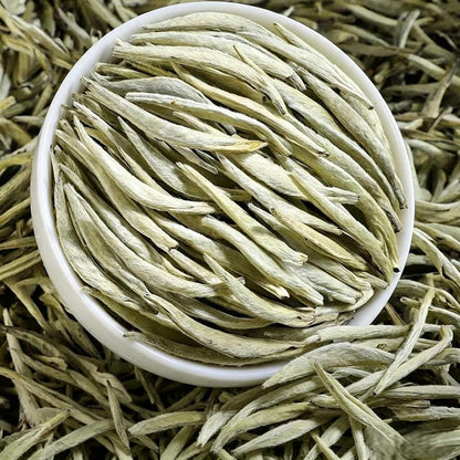 NASLAPH Silver Needle White Tea, 3.53 Oz Loose Leaf White Tea with Premium Craft, Yunnan Bai Hao Yin Zhen, Refreshing Chinese White Silver Tip Tea Leaves Perfect for Cold Brewing