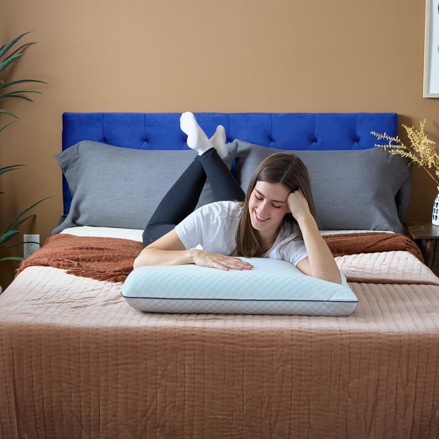 Weekender Cooling Gel Memory Foam Pillow for Sleeping – King Size, Ventilated Cooling Pillow for Side & Back Sleepers, Neck & Shoulder Support, Medium Firm, Washable Cover