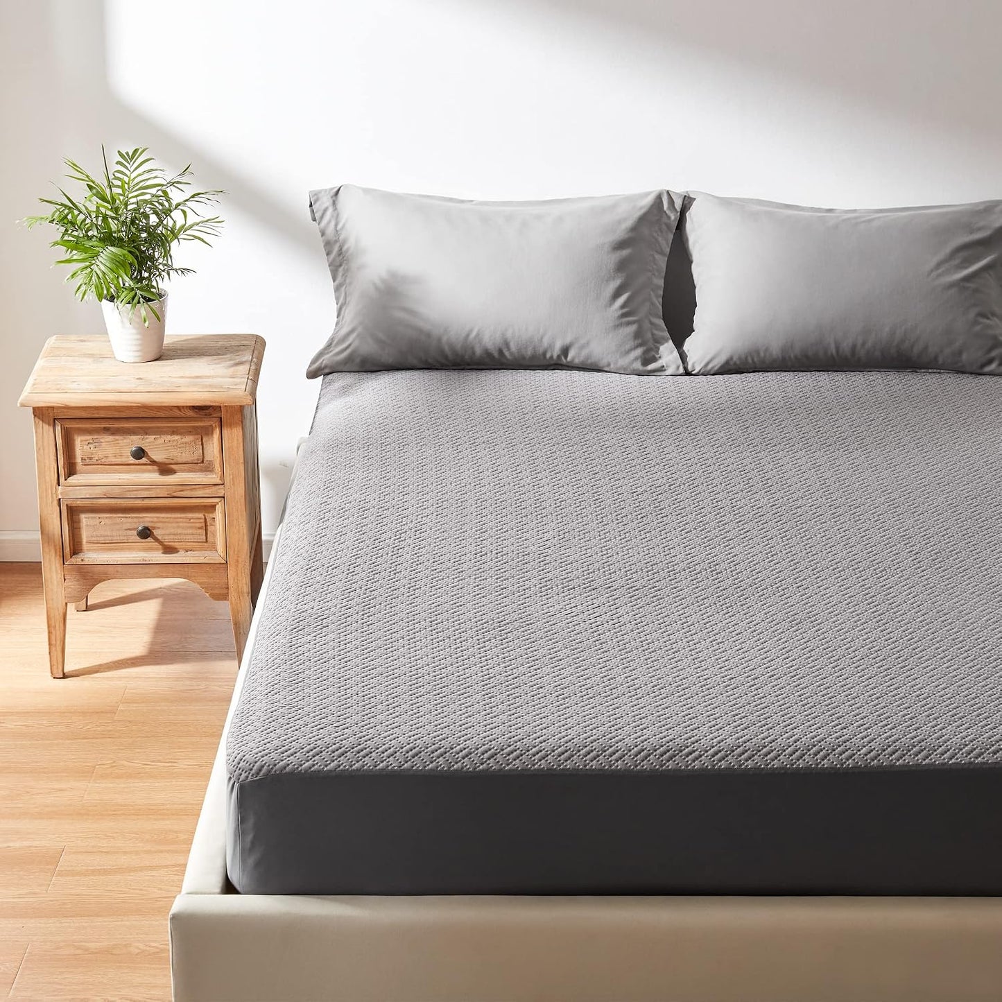 Cooling Waterproof Mattress Protector Queen Size, Mattress Cover 3D Air Fabric Mattress Pad Cover Smooth Soft Breathable Noiseless, 8''-21'' Deep Pocket