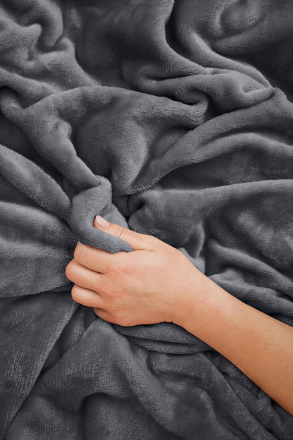 EverSnug Travel Blanket and Pillow - Premium Soft 2 in 1 Airplane Blanket with Soft Bag Pillowcase, Hand Luggage Sleeve and Backpack Clip (Grey)