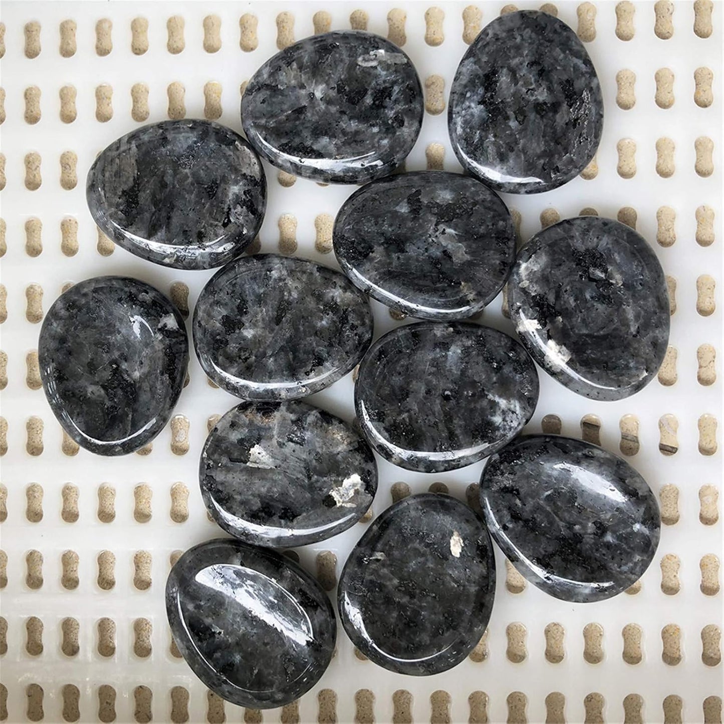 Fekuar Natural Moonstone Crystal Thumb Worry Stone, Hand Carved Healing Crystal Teardrop Pocket Worry Stones for Anxiety Stress Relief Meditation