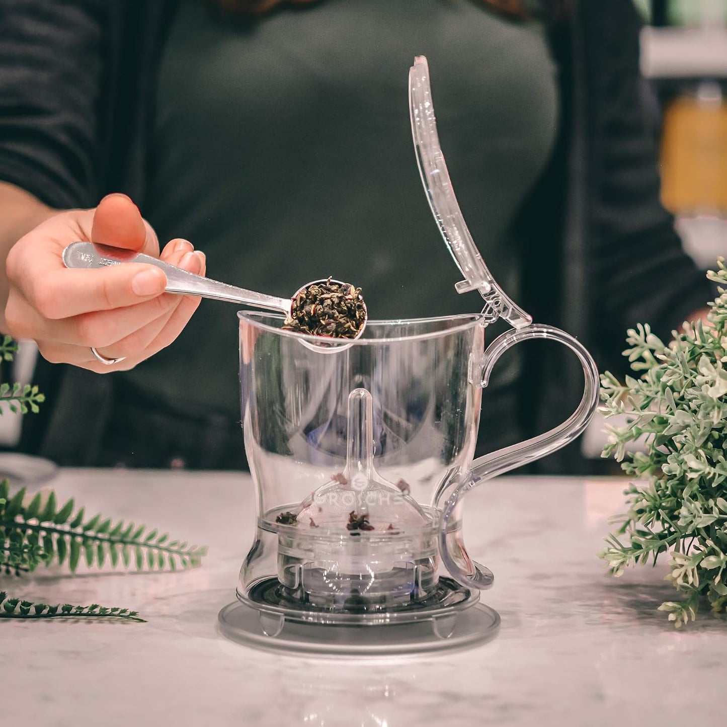 GROSCHE Aberdeen Tea Infuser Teapot & Smart Tea Maker - BPA-Free, Drip-Free Design | Coaster | Easy Brew | Easy Clean Steeper | Loose Leaf Brewing - Stylish Design | 17.7 oz - 525 ml - Black