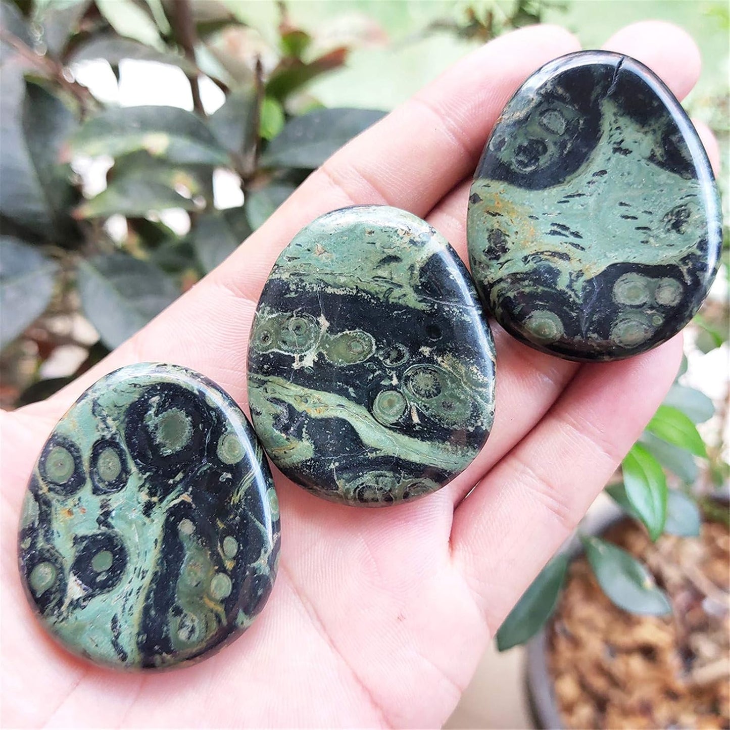 Fekuar Natural Moonstone Crystal Thumb Worry Stone, Hand Carved Healing Crystal Teardrop Pocket Worry Stones for Anxiety Stress Relief Meditation