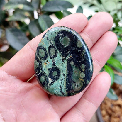 Fekuar Natural Moonstone Crystal Thumb Worry Stone, Hand Carved Healing Crystal Teardrop Pocket Worry Stones for Anxiety Stress Relief Meditation