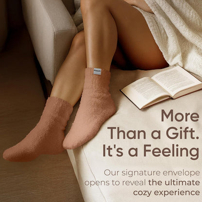 Plüsch Gift for Women – Ultra-Soft Cozy Cloud Socks in Kraft Envelope – Thoughtful Self-Care, Unique Birthday Gifts for Women