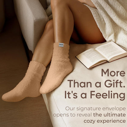 Plüsch Gift for Women – Ultra-Soft Cozy Cloud Socks in Kraft Envelope – Thoughtful Self-Care, Unique Birthday Gifts for Women