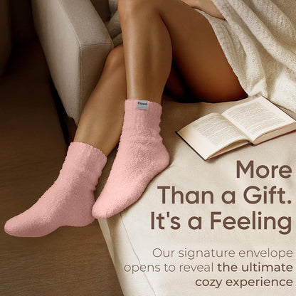 Plüsch Gift for Women – Ultra-Soft Cozy Cloud Socks in Kraft Envelope – Thoughtful Self-Care, Unique Birthday Gifts for Women